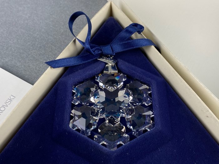 2002 swarovski christmas ornament